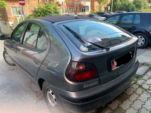 Tirane, shes makine Renault Megane 1598 cc Benzin, gri e erret manuale Kondicioner 171.000 km 1.000 €