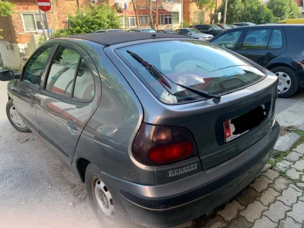 Tirane, shes makine Renault Megane 1598 cc Benzin, gri e erret manuale Kondicioner 171.000 km 700 €