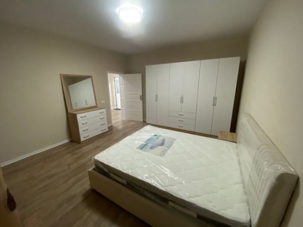 Tirane, jepet me qera apartament 1+1+Ballkon Kati 1, 350 € (Rruga 5 Maji Llagja Rame Sadria)