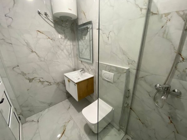 Tirane, jepet me qera apartament 1+1+Ballkon Kati 1, 350 € (Rruga 5 Maji Llagja Rame Sadria)