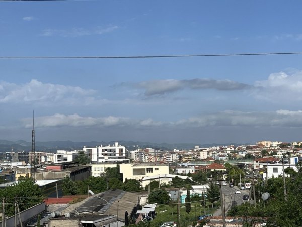 Tirane, jepet me qera apartament 3+1+Ballkon Kati 1, 135 m² 350 € (Ali Shefqeti)