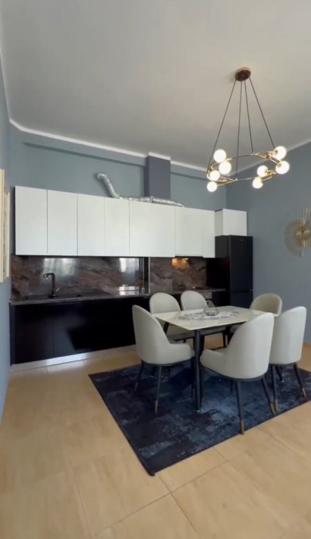 Tirane, jepet me qera apartament 1+1 Kati 1, 58 m² 400 € (Apartament 1+1)