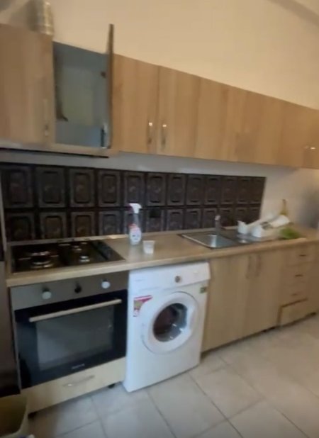 Tirane, jepet me qera shtepi 1+1 Kati 1, 60 m² 380 € (Inxh Ndertimit , 21 Dhjetori)