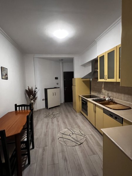 Tirane, jepet me qera apartament 1+1+Aneks+Ballkon Kati 5, 62 m² 450 €
