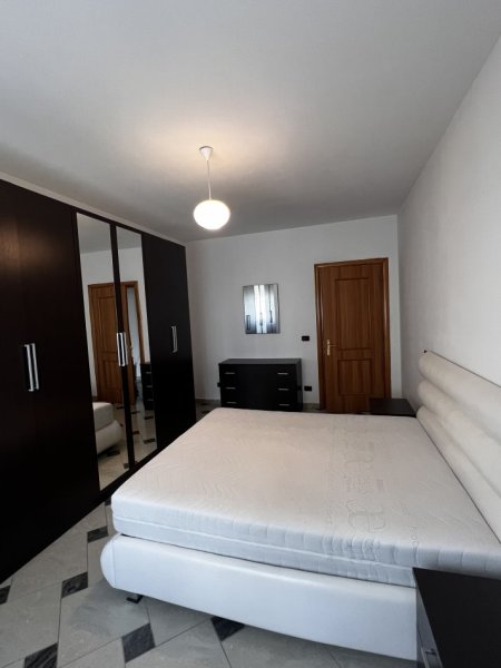 Tirane, jepet me qera apartament 1+1+Aneks+Ballkon Kati 5, 62 m² 450 €