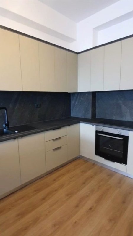 Tirane, jepet me qera apartament 1+1+Ballkon Kati 5, 61 m² 40,000 Leke  (Rruga Pasho Hysa)