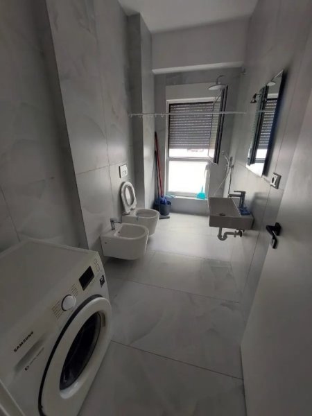 Tirane, jepet me qera apartament 1+1 Kati 5, 50 m² 400 € (Ali Demi)
