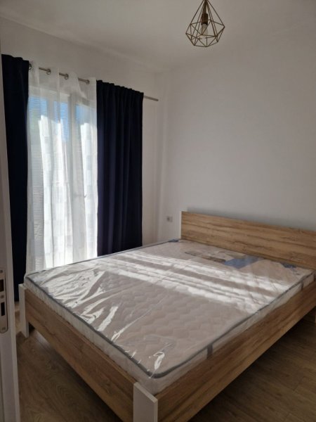 Tirane, jepet me qera apartament 1+1 Kati 1, 50 m² 35,000 leke (Univers City)