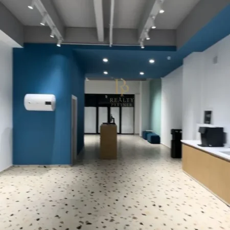 Shqiperi, jepet me qera ambjent biznesi Kati 0, 115 m² 2.250 € (Kompleksi Square 21)