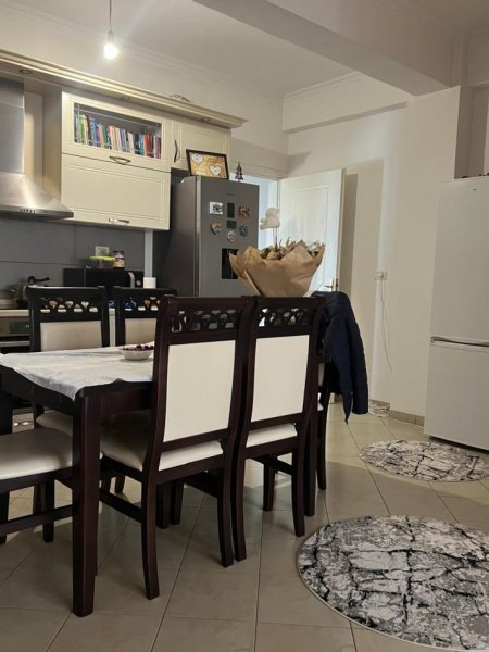 Tirane, jepet me qera apartament 2+1+Ballkon Kati 2, 85 m² 400 € (Hasan vogli)