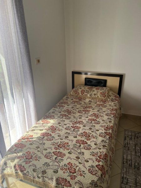 Tirane, jepet me qera apartament 2+1+Ballkon Kati 2, 85 m² 400 € (Hasan vogli)