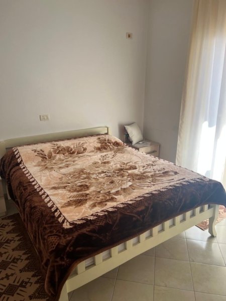 Tirane, jepet me qera apartament 2+1+Ballkon Kati 2, 85 m² 400 € (Hasan vogli)