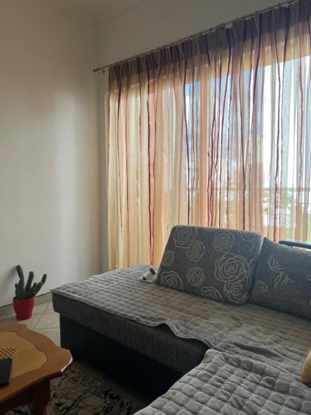 Tirane, jepet me qera apartament 2+1+Ballkon Kati 2, 85 m² 400 € (Hasan vogli)