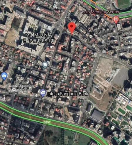 Tirane, jepet me qera dyqan , 100 m² 2.000 € 