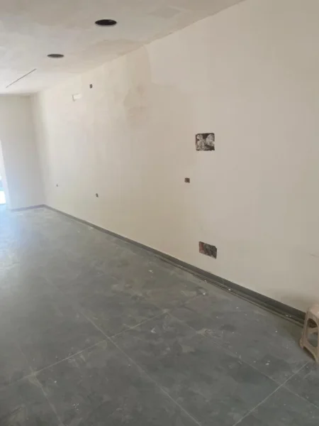 Tirane, jepet me qera dyqan Kati 0, 60 m² 1.200 € (rruga e barrikadave)