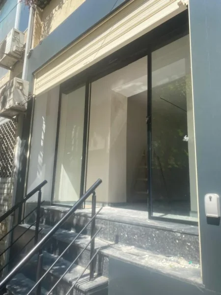 Tirane, jepet me qera dyqan Kati 0, 60 m² 1.200 € (rruga e barrikadave)