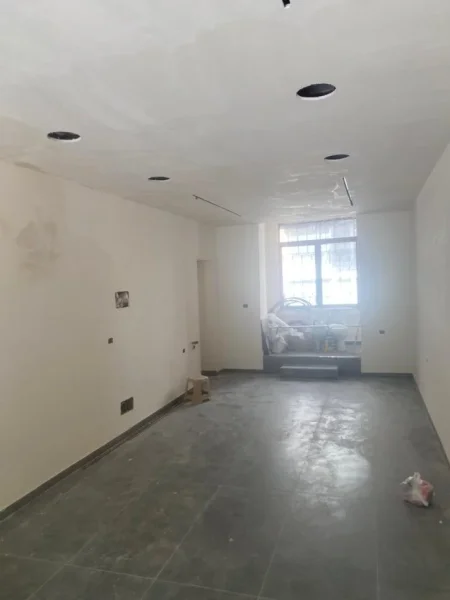 Tirane, jepet me qera dyqan Kati 0, 60 m² 1.200 € (rruga e barrikadave)
