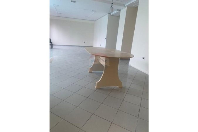 Tirane, jepet me qera zyre Kati 1, 170 m² 1.200 € (Rruga e Dibres)