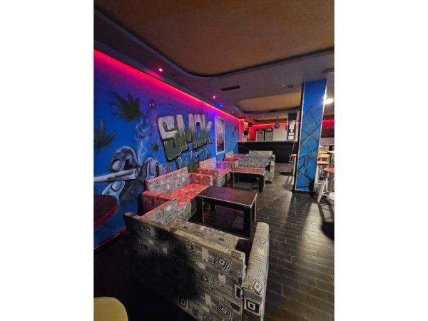 Durres, jepet me qera lokal , 200 m² (Shkallnur ,Durres)