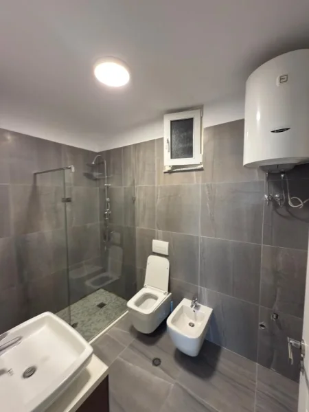 Tirane, shitet apartament 2+1+Ballkon Kati 5, 118 m² 155.000 € (LONI LIGORI)