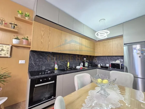 Durres, shitet apartament 2+1+Aneks+Ballkon Kati 1, 98 m² 180.000 € (Rrota e Kuqe)