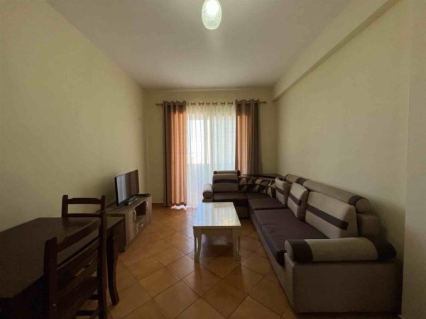 Tirane, jepet me qera apartament 3+1 Kati 2, 104 m² 40,000 leke (Prane Furre Buke Europa)