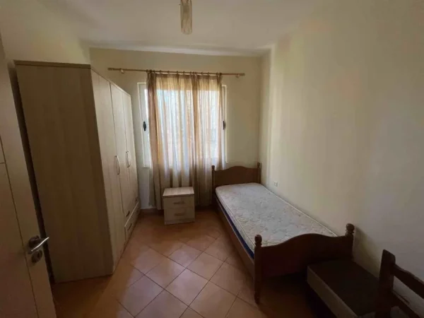 Tirane, jepet me qera apartament 3+1 Kati 2, 104 m² 40,000 leke (Prane Furre Buke Europa)