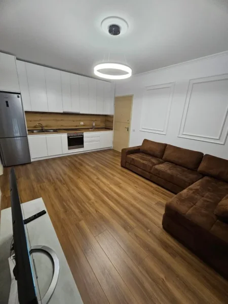 Tirane, jepet me qera 1+1+Ballkon Kati 2, 70 m² 700 € (zogu i zi)