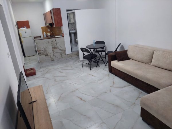 Tirane, jepet me qera apartament 1+1 Kati 1, 70 m² 400 Euro (Jepet me Qera Super Apartamenti 1+1 ne Rrugen e Kavajes.)