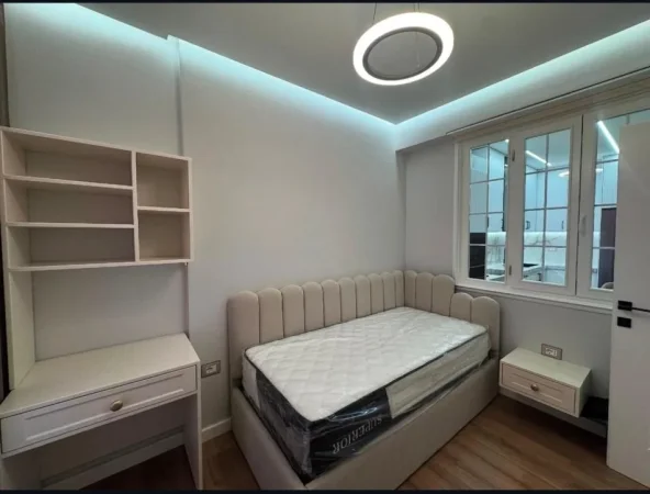 Tirane, jepet me qera apartament 2+1+Ballkon Kati 5, 77 m² 900 € (tek Selvia)