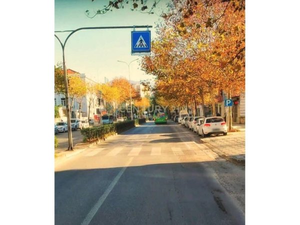 Tirane, shes ambjent biznesi , 64 m² 360.000 € (Hipoteka)