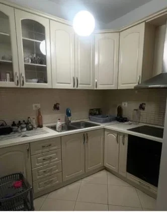 Tirane, jepet me qera apartament 2+1 Kati 2, 100 m² 450 € (Jepet me Qera Apartament 2+1+ Ballkon i madh Ne Astir.)