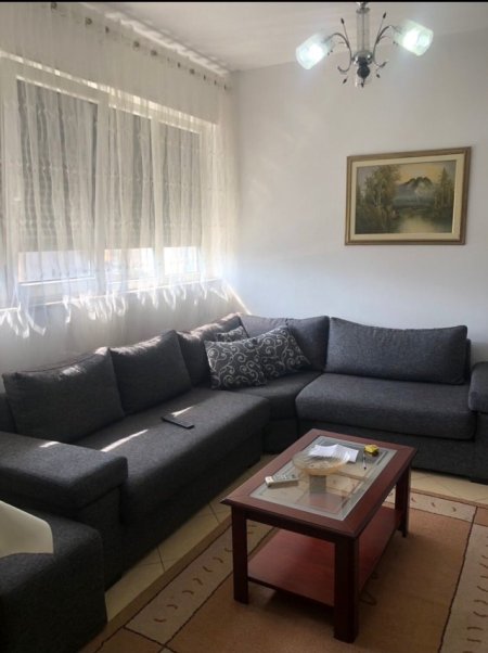 Tirane, jepet me qera apartament 1+1+Ballkon Kati 4, 62 m² 429 € (Rruga Xhanfize Keko)