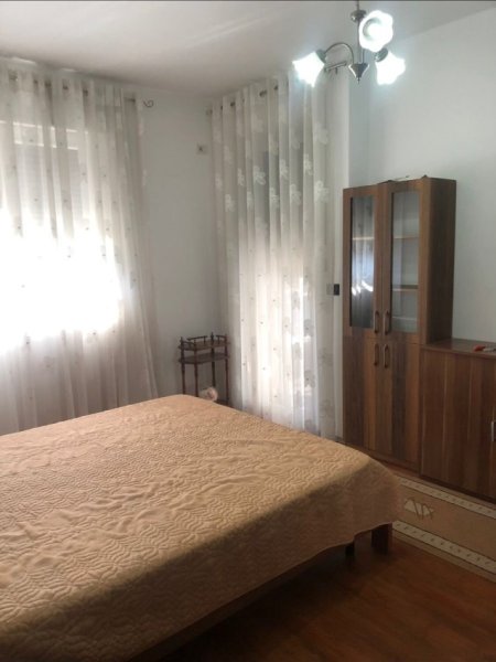 Tirane, jepet me qera apartament 1+1+Ballkon Kati 4, 62 m² 429 € (Rruga Xhanfize Keko)
