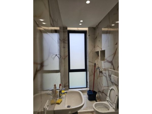 Tirane, jepet me qera apartament 1+1 Kati 7, 78 m² 620 € (BULEVARDIT TE RI)