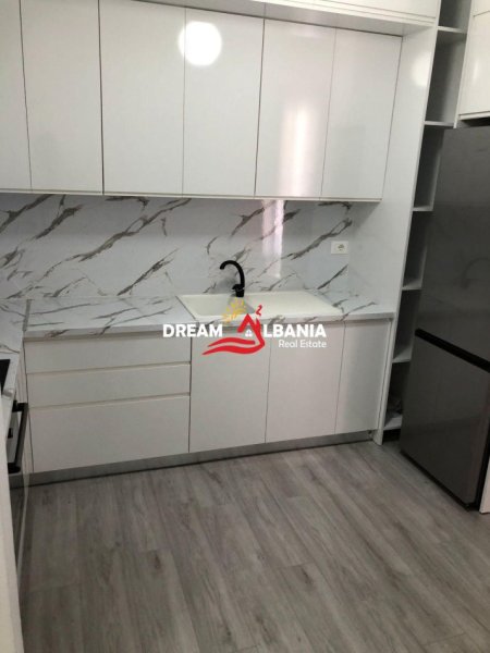 Tirane, jepet me qera apartament 2+1 , 120 m² 500 € 