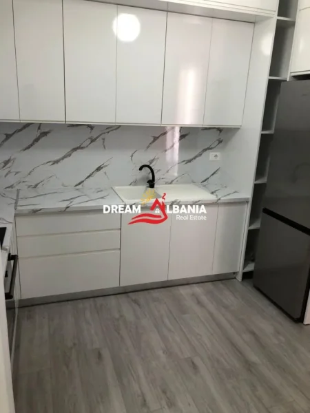Tirane, jepet me qera apartament 2+1 , 120 m² 500 € 