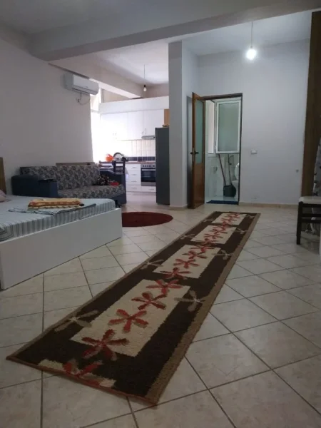 Vlore, jepet me qera gazoniere në lungomare Kati 3, 50 m² 30 € (Çamëria)