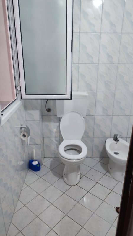 Vlore, jepet me qera gazoniere në lungomare Kati 3, 50 m² 30 € (Çamëria)