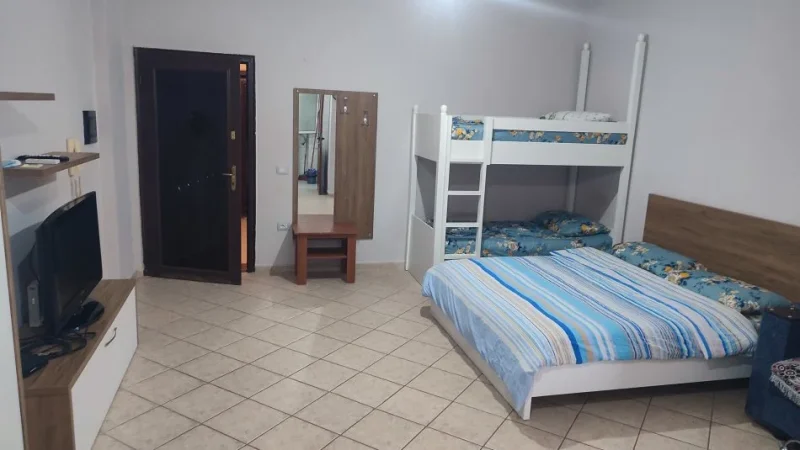 Vlore, jepet me qera gazoniere në lungomare Kati 3, 50 m² 30 € (Çamëria)