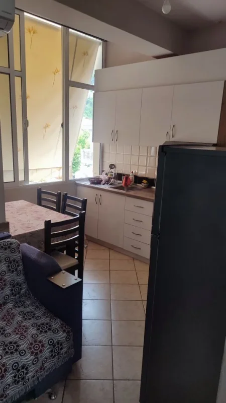Vlore, jepet me qera gazoniere në lungomare Kati 3, 50 m² 30 € (Çamëria)