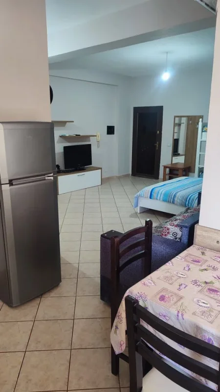 Vlore, jepet me qera gazoniere në lungomare Kati 3, 50 m² 30 € (Çamëria)