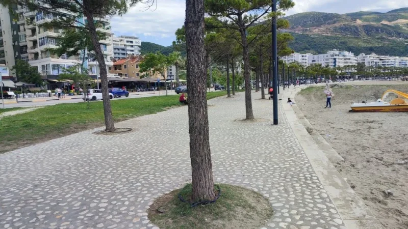 Vlore, jepet me qera gazoniere në lungomare Kati 3, 50 m² 30 € (Çamëria)