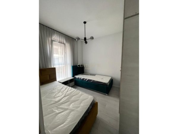 Tirane, jepet me qera apartament 2+1 Kati 2, 750 m² 750 € (TRIO TOWER)