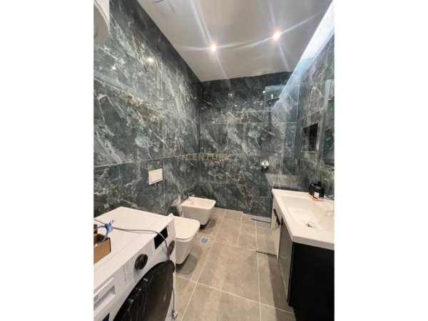 Tirane, jepet me qera apartament 2+1 Kati 2, 750 m² 750 € (TRIO TOWER)