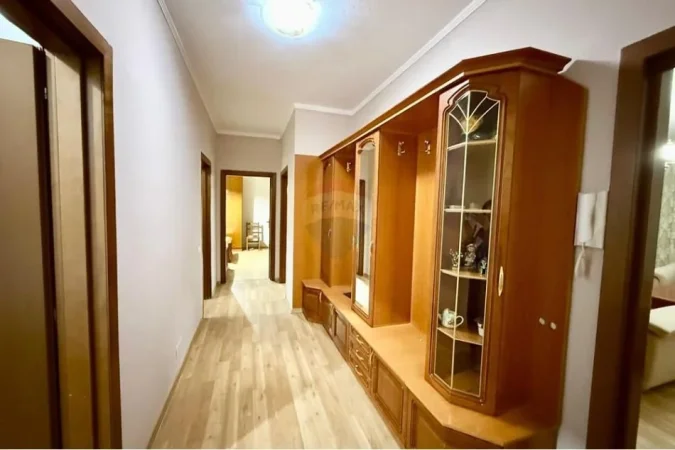 Tirane, jepet me qera apartament 3+1+Aneks+Ballkon Kati 2, 124 m² 800 € (Komuna e Parisit)