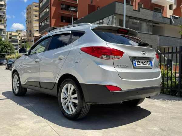 Tirane, shes SUV | Xhip Hyundai Tucson LX20 Nafte, gri metalizato automatik Klima 140.000 km 8.200 €