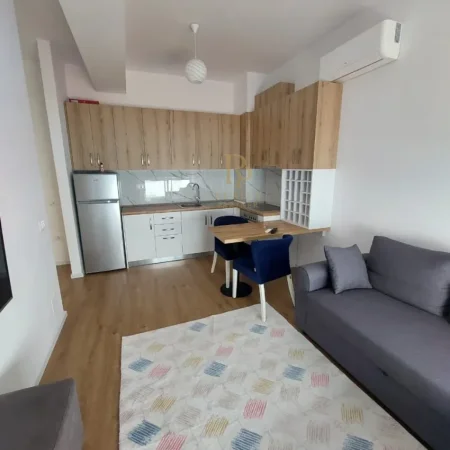 Tirane, jepet me qera apartament 1+1+Ballkon Kati 5, 50 m² 400 € (Kompleksi Kaimi)