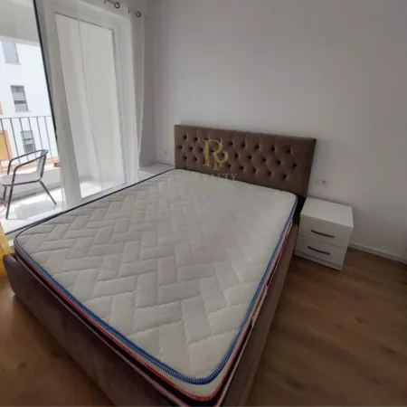 Tirane, jepet me qera apartament 1+1+Ballkon Kati 5, 50 m² 400 € (Kompleksi Kaimi)