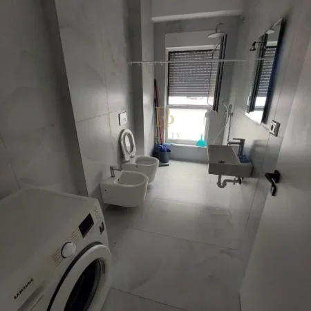 Tirane, jepet me qera apartament 1+1+Ballkon Kati 5, 50 m² 400 € (Kompleksi Kaimi)